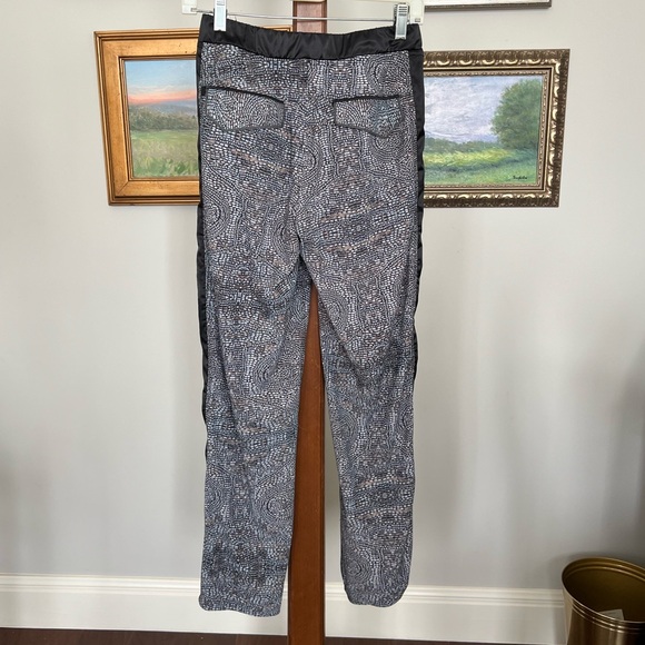 Lululemon Rise and Shine Trousers in Bead Envy Silver Spoon Multi/Black - Picture 9 of 15